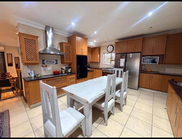 4 BEDROOM TOWNHOUSE FOR SALE IN ERASMIA